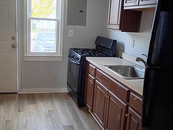 2nd image of 41-51 Balzac Ct #41