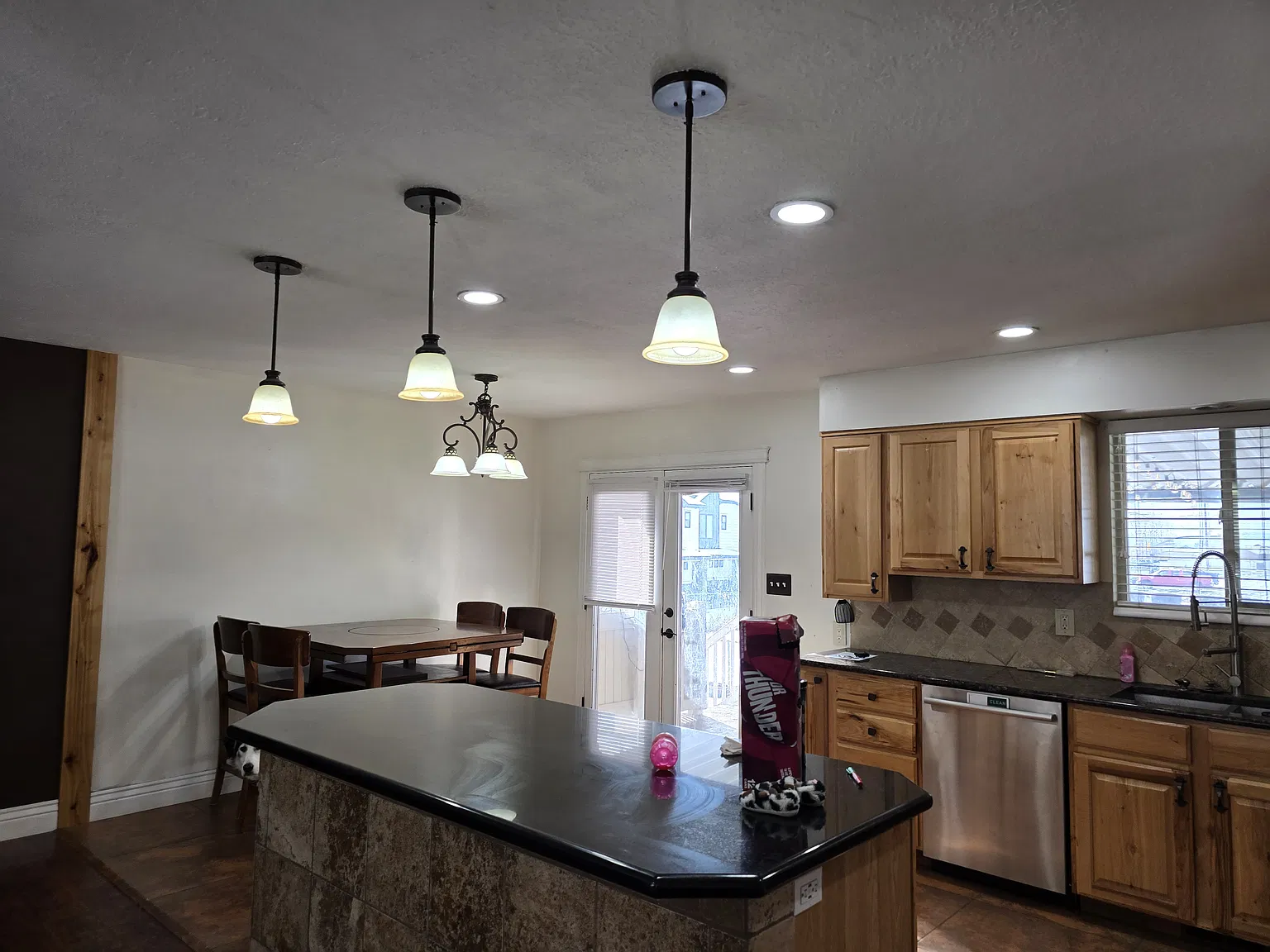 5 bed, 2046 sqft, $2,750 — Photo 2