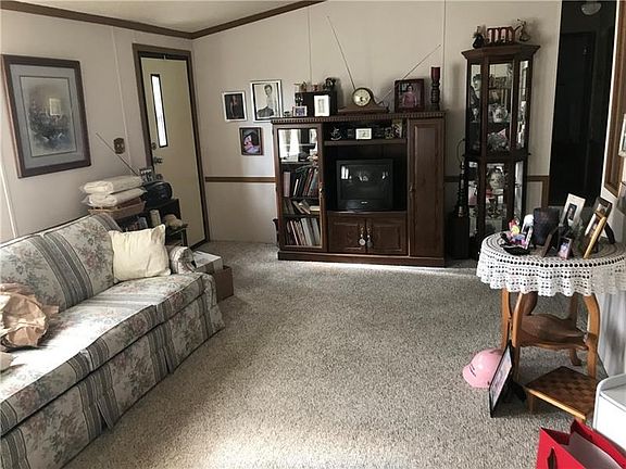2nd image of 302 Glendale Ln