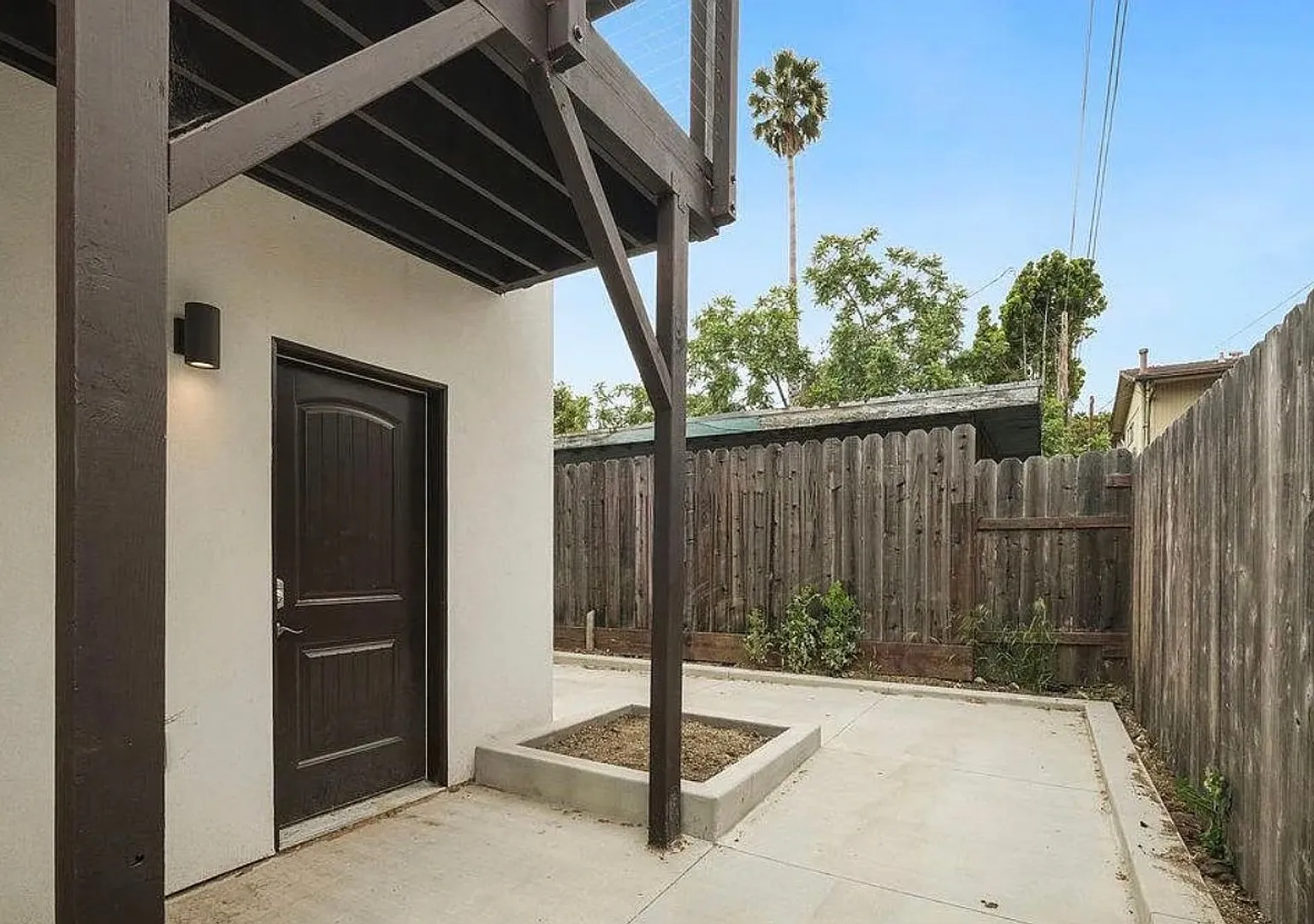 550 Hathaway Ave — Photo 2