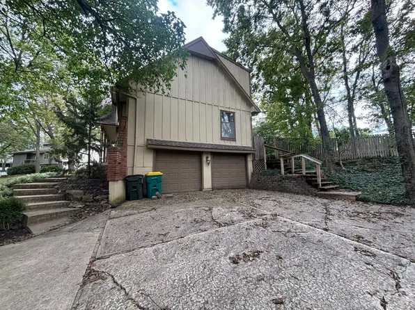 16042 Meadow Ln, Stilwell, KS 66085