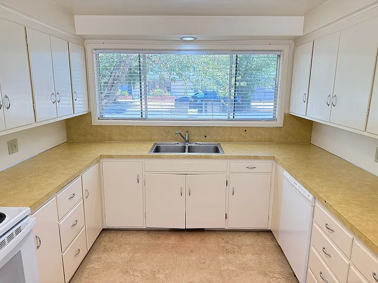 1670 Escalante St — Photo 15