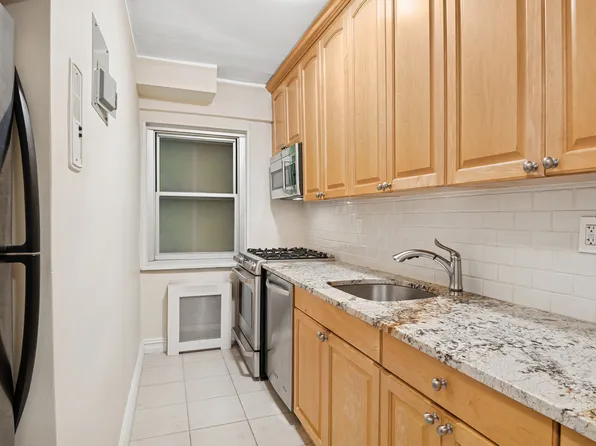 333 East 46th Street image 4 of 6