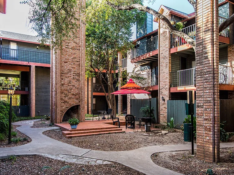 Chimney Park Apartments — Photo 16