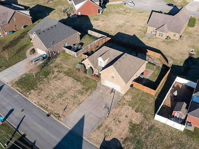1st image of 302 Janie St