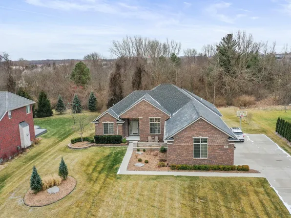 68097 Lake Angela Dr, Richmond, MI 48062
