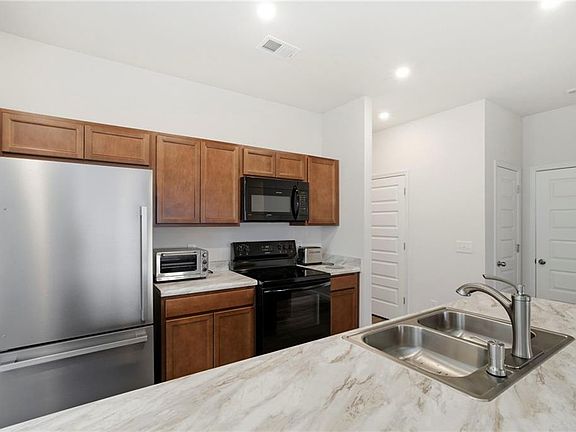 4th image of 31 Brooke Ct SE
