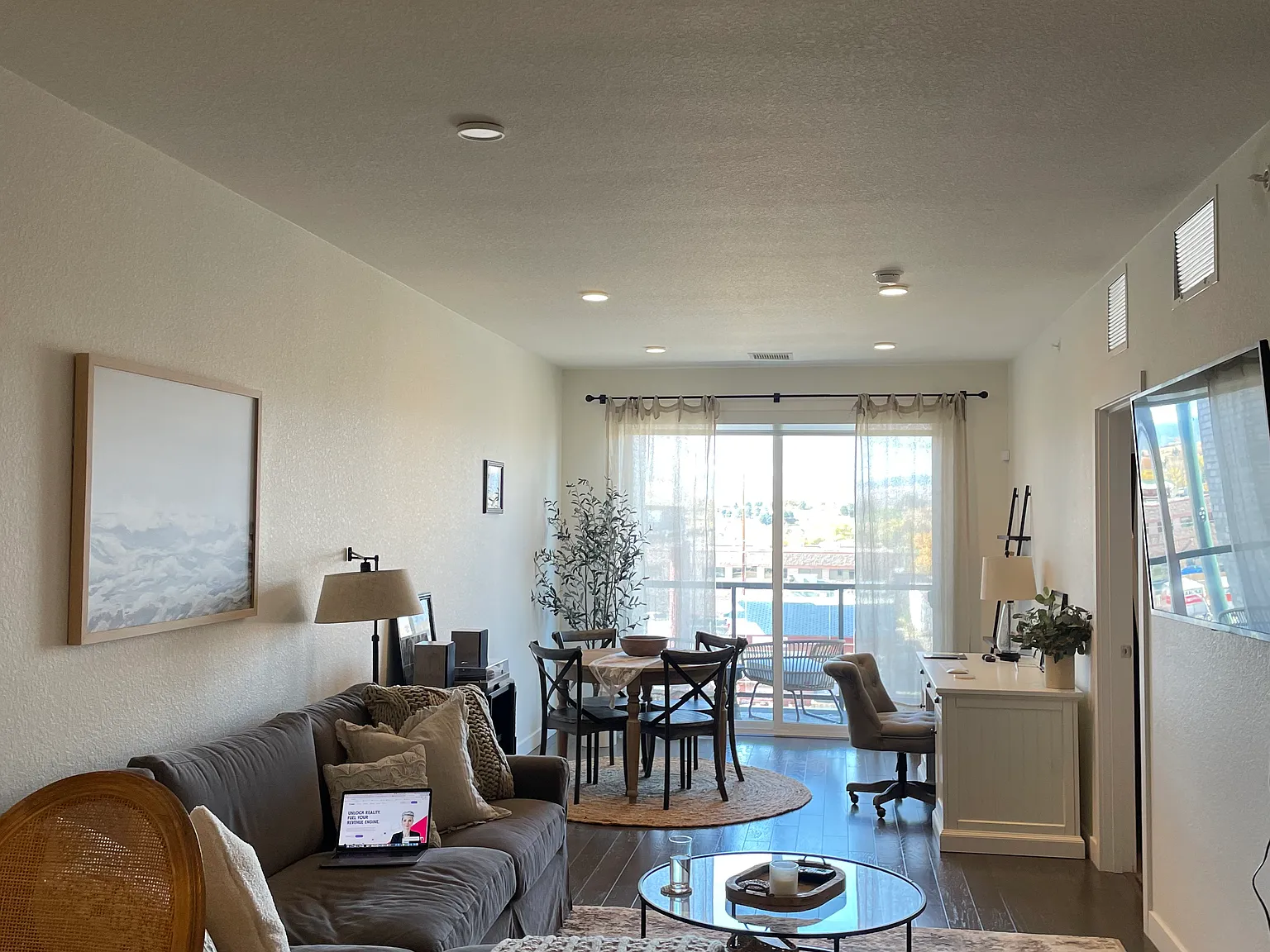 2 bed, 1135 sqft, $2,495 — Photo 2