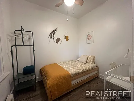 Rented by Real Street Inc | media 8