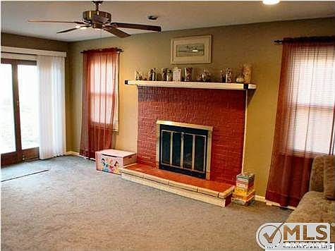 4th image of 303 Dewey Dr
