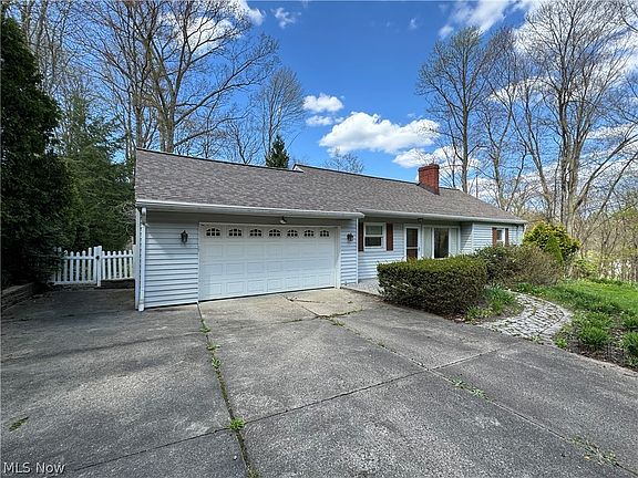 3rd image of 12285 Hillcrest Dr