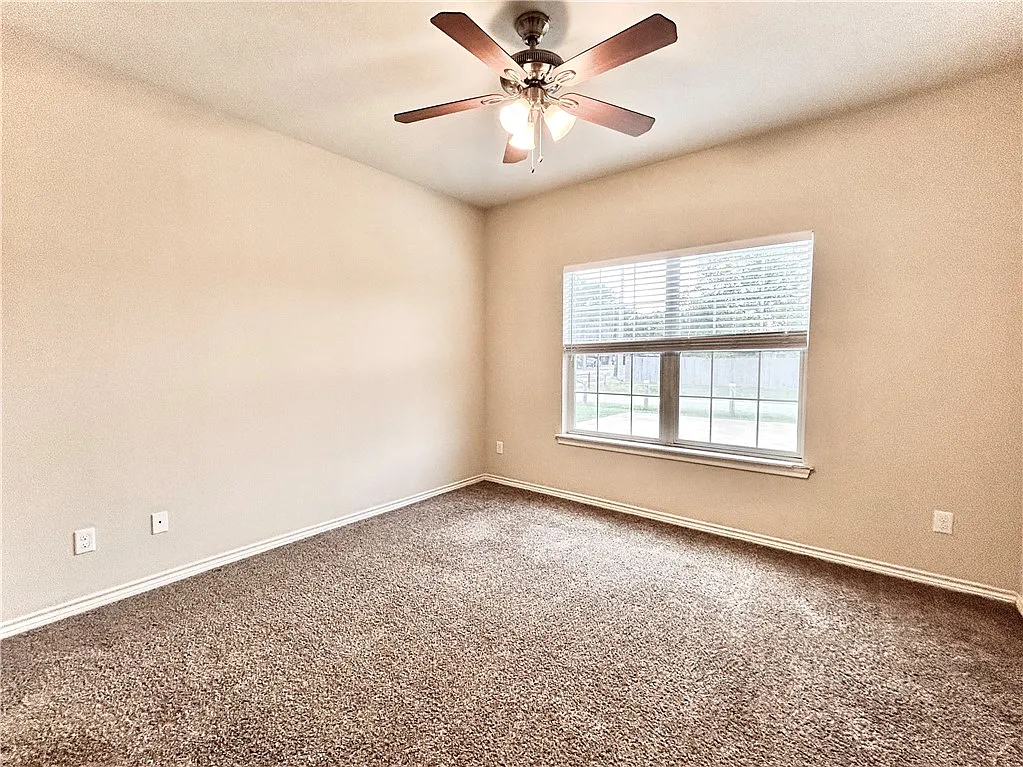 4 bed, 1736 sqft, $1,950 — Photo 4