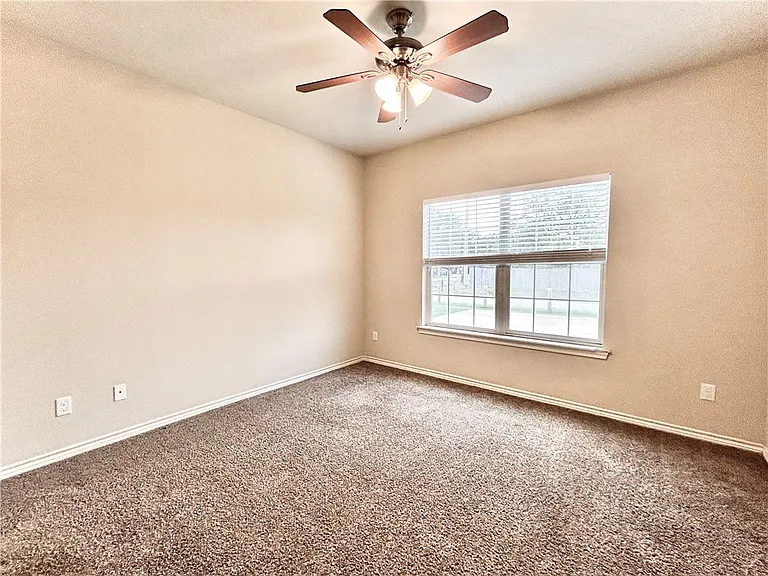 2477 Horse Shoe Dr — Photo 4