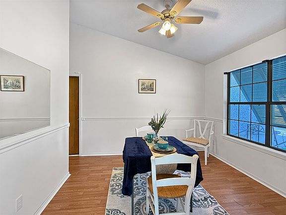 5th image of 1812 Sterling Ln