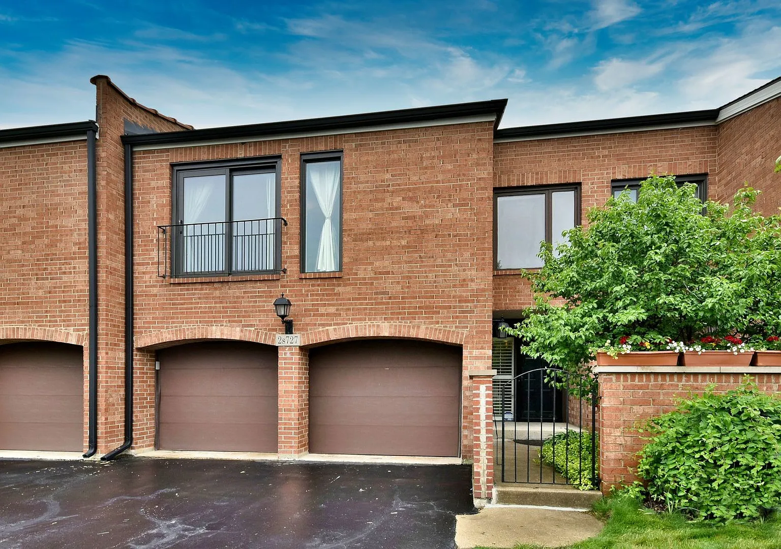 3 bed, 2.5 bath, 1715 sqft, $3,750 — Photo 1