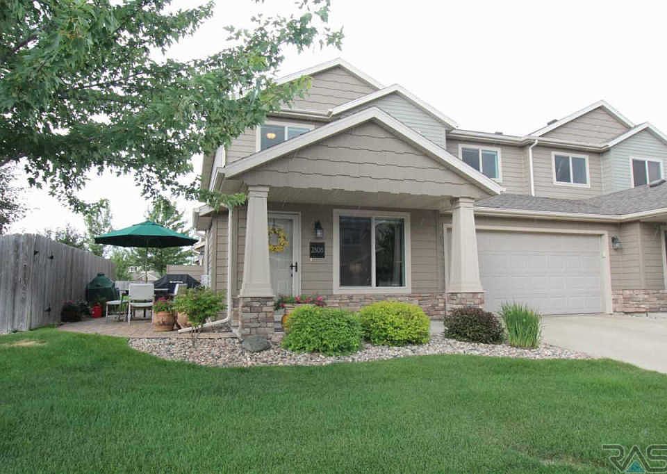 1st image of 2808 E Brome Pl