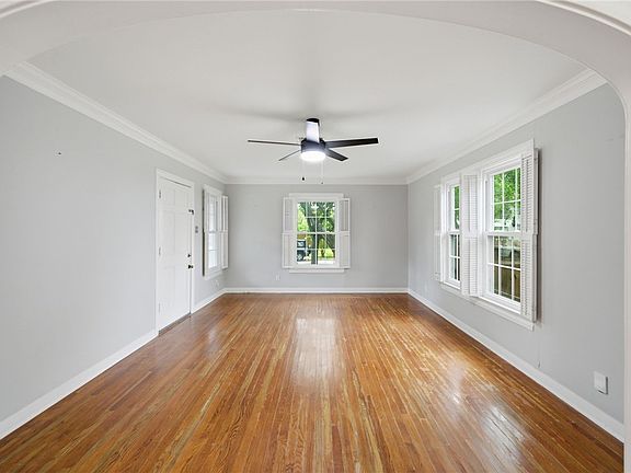 2nd image of 332 Southern St