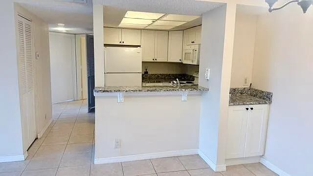 1520 SE Royal Green Cir #206 — Photo 7
