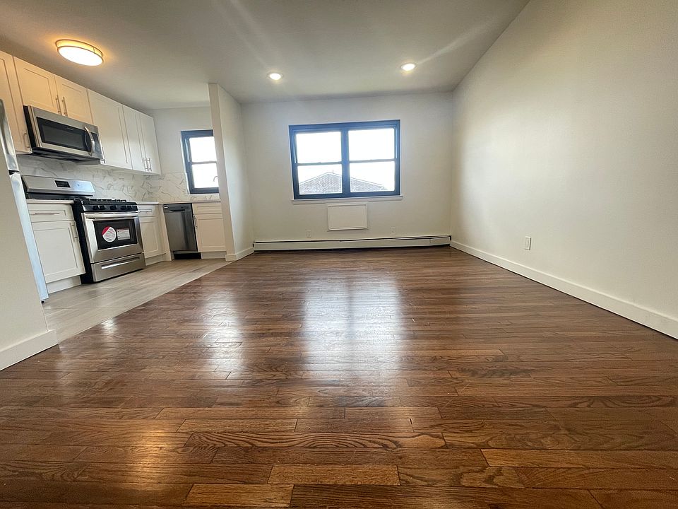 2nd image of 2 Catherine Ct #33E