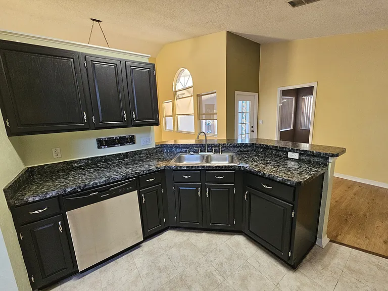 12634 Ringwood Ave — Photo 7