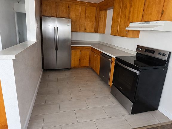 2nd image of 2415 Columbia Blvd #3
