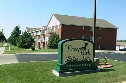 Deer Park Apartments — Photo 23