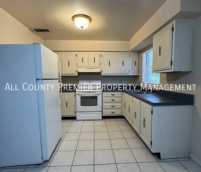 6400 Swallow Hill Dr — Photo 2
