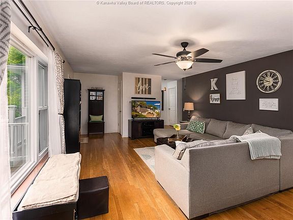 5th image of 690 Forest Cir
