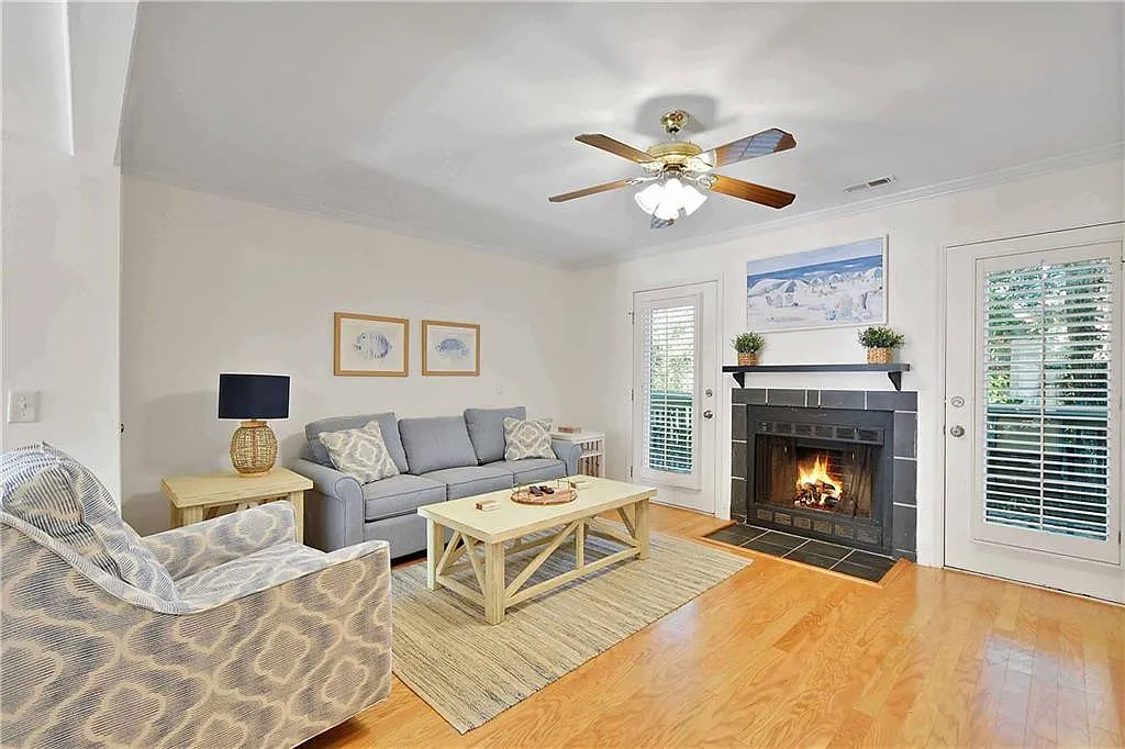 2 bed, 1.5 bath, 1072 sqft, $2,500 — Photo 2