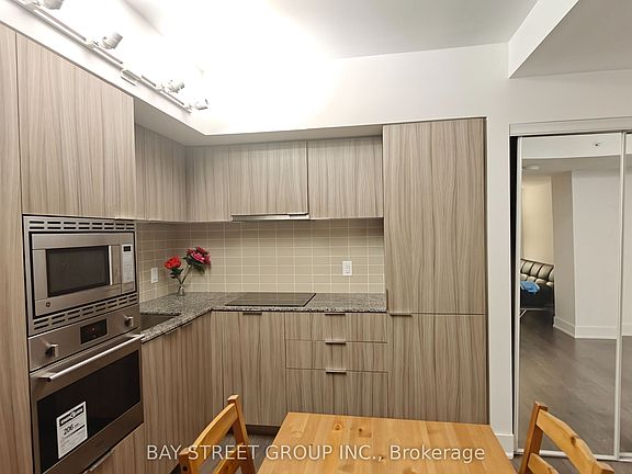 5th image of 955 Bay St #614