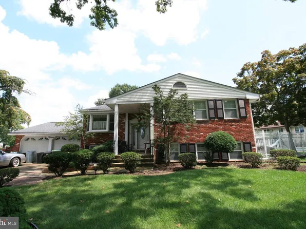 15 Hilltop Ct, Cherry Hill, NJ 08003