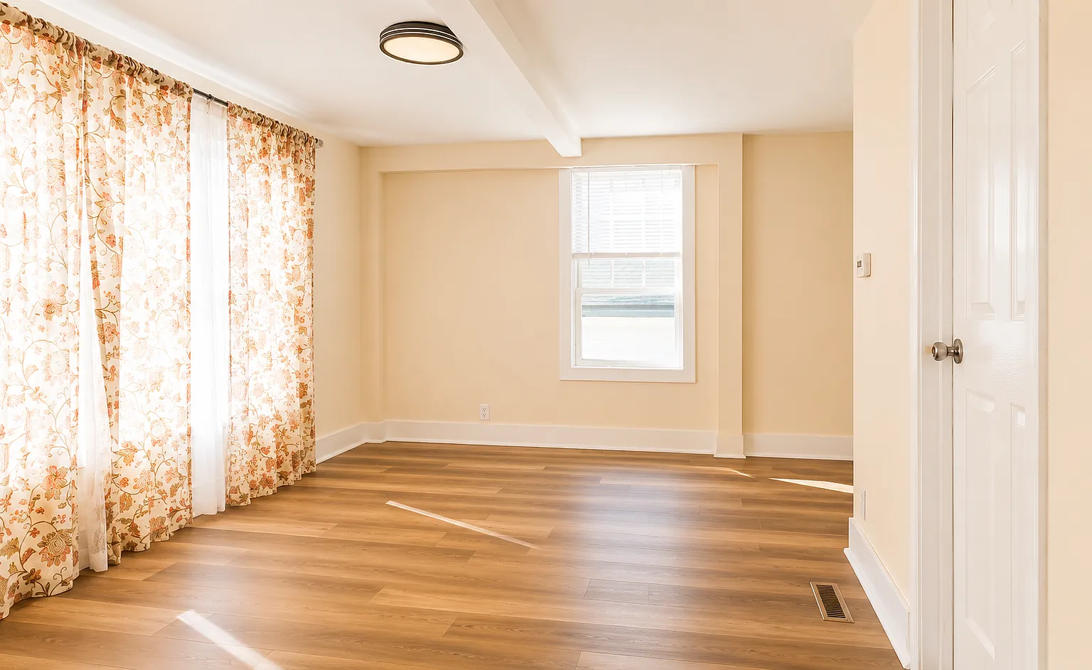 3 bed, 794 sqft, $2,345 — Photo 4