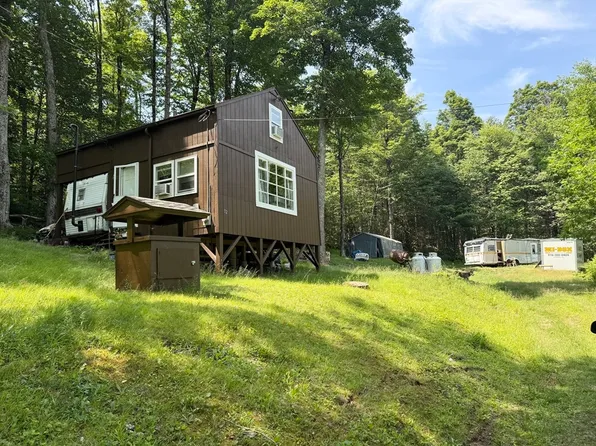 32 Navaho Ln, Heath, MA 01346