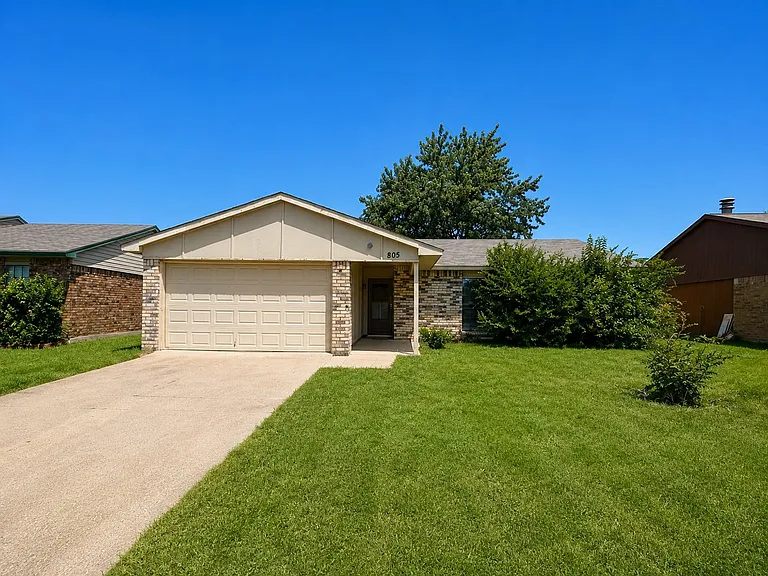 805 Circle Cove Dr — Photo 2