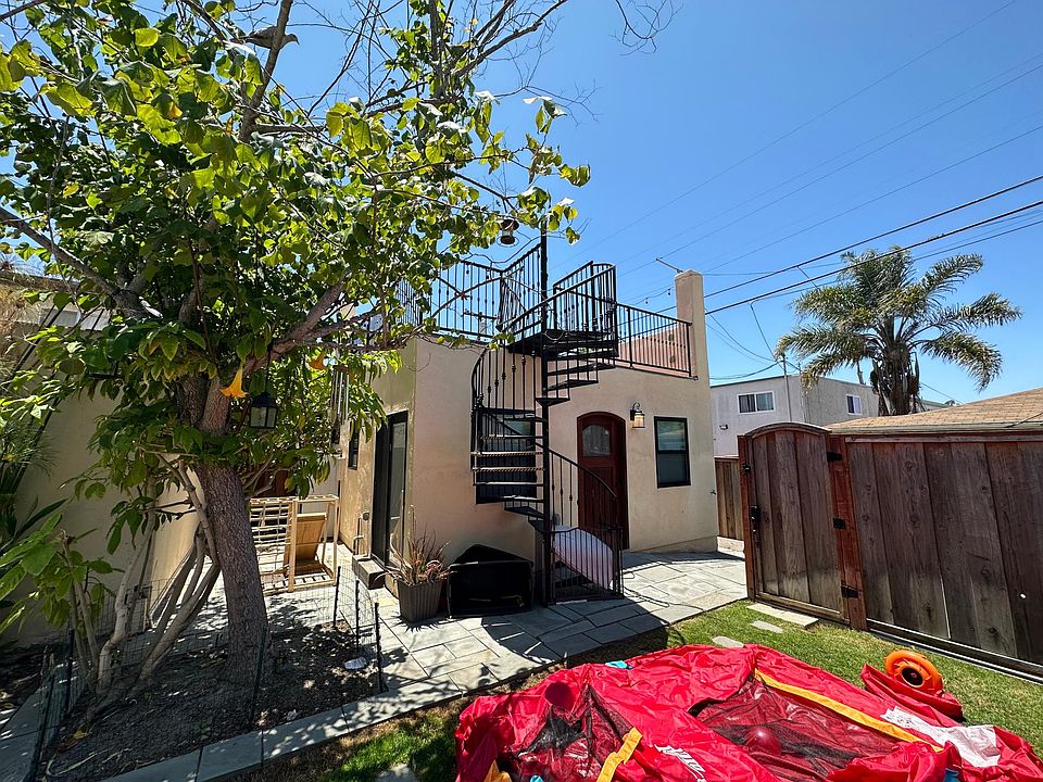 1st image of 4758 33rd St
