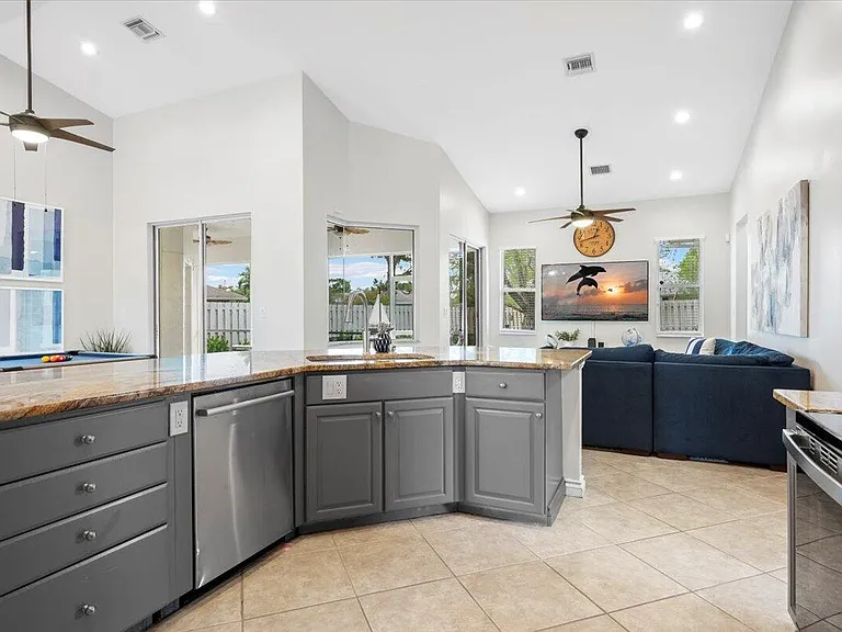 13866 Geranium Pl — Photo 9