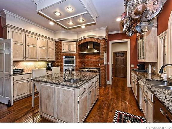 5th image of 2215 Sharon Ln