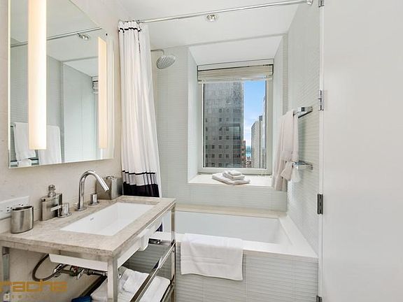 4th image of 66 W 45th St #36A