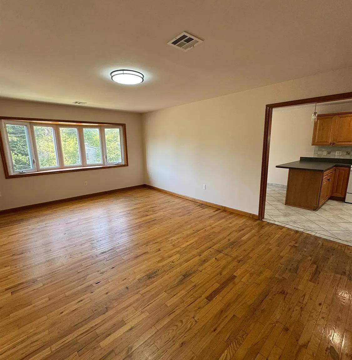 3 bed, 1.0 bath, $2,600 — Photo 2