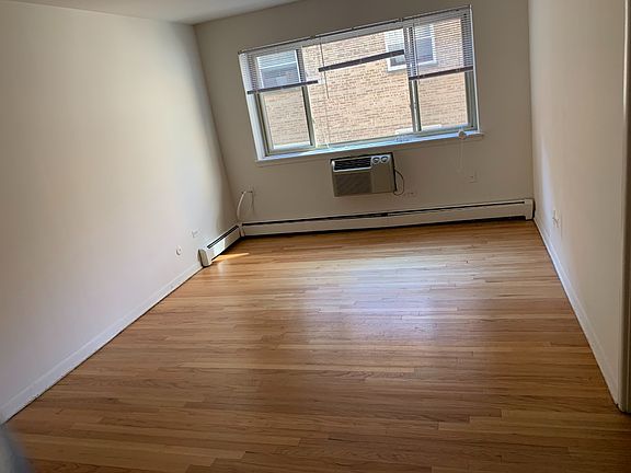 5th image of 6128 N Kenmore Ave APT 304