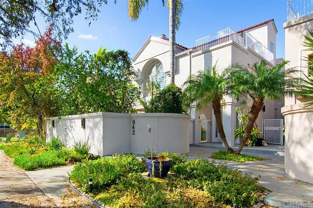 3 bed, 2.5 bath, 2358 sqft, $9,500 — Photo 1