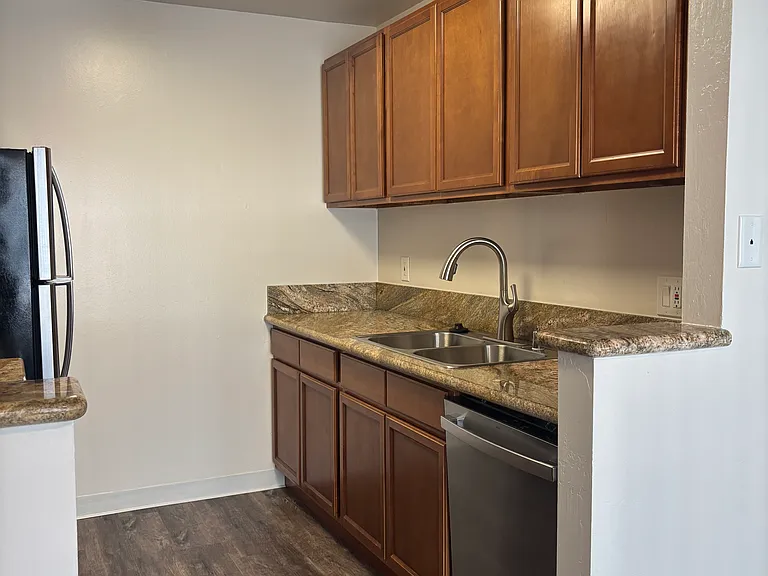 1029 El Camino Real #2 — Photo 20