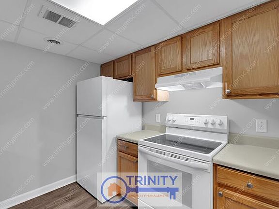 5th image of 102 Lynn Cir APT 2D
