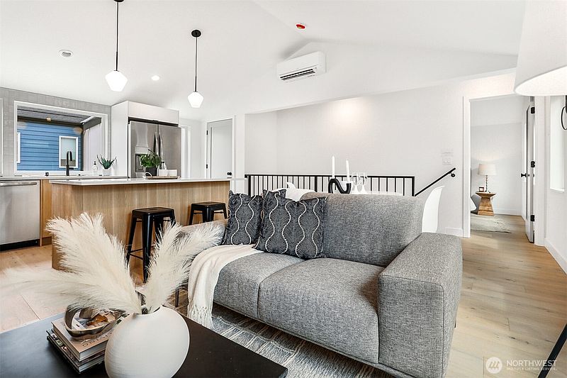 4th image of 6505 19th Avenue NW