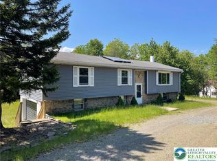 215 Fawn Ln, Albrightsville, PA 18210