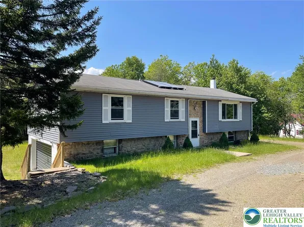 215 Fawn Ln, Albrightsville, PA 18210