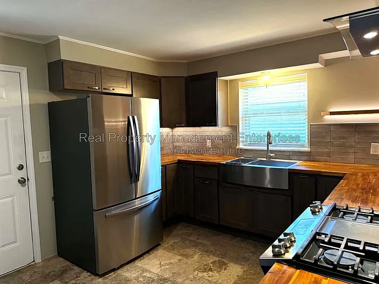 2301 N Warren Ave — Photo 15