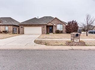 949 NE 30th St, Moore, OK 73160