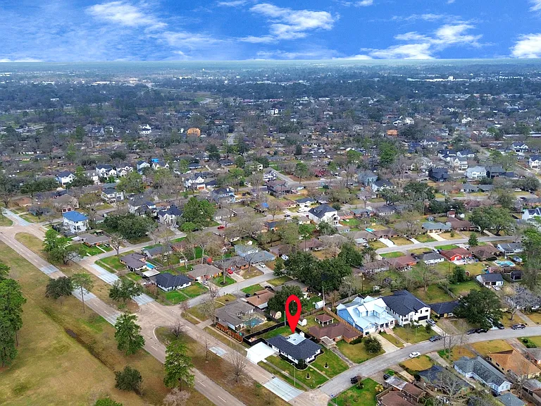 Woodcrest Dr — Photo 49