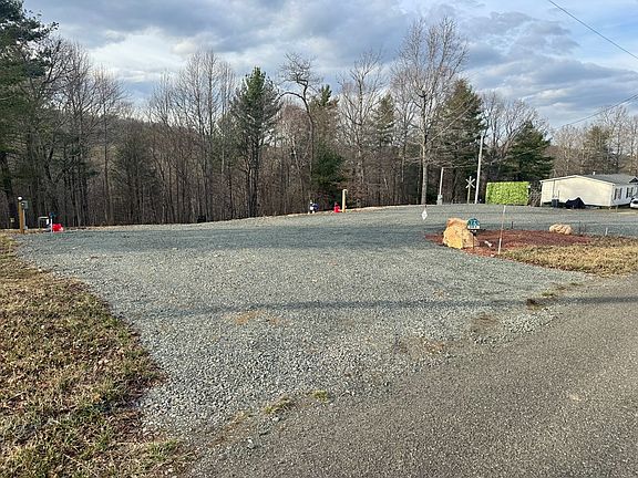 3rd image of 203 Revere Rd